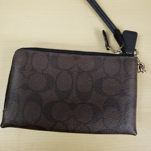 Coach wristlet - Picture 2 of 2